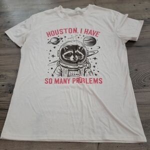 Graphic T-Shirt with Astronaut Raccoon Size Medium